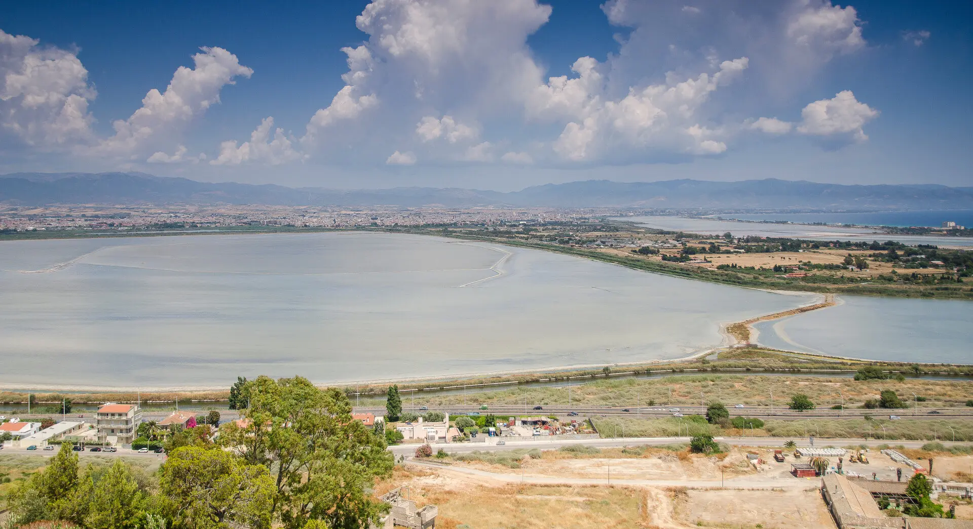 Veduta dello stagno di Santa Gilla